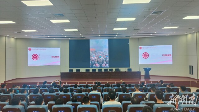 秀人集
新生：倾听戍边故事 致敬戍边英雄